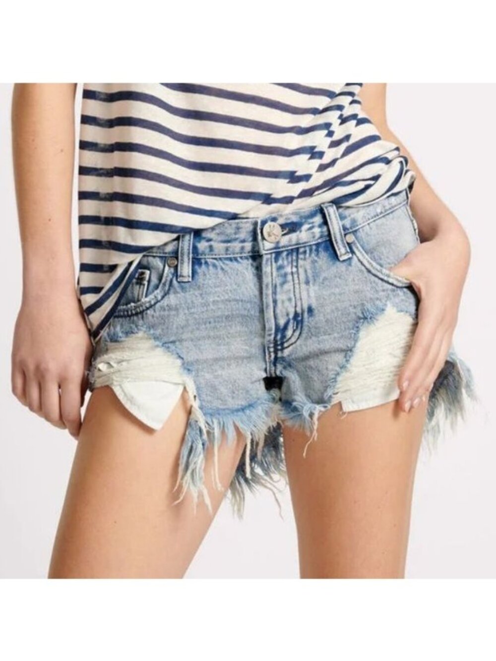 One Teaspoon Light Washed Blue Distressed Denim Shorts 27| Indie Sleaze Festival - Picture 3 of 8